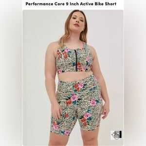 Torrid Size 4 Active Exercise Sports Bra and Shorts Set - Like New